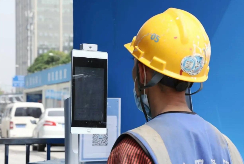 在建项目须纳入劳务实名制管理系统! 在建项目须纳入劳务实名制管理系统!